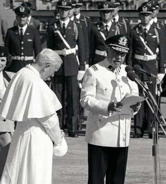 Johannes Paulus II bugar infr Pinochet 1987